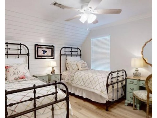 Chic Cottage Charm Close To Campus! King Bed