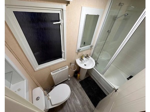 Spacious Atlas 2-Bed Caravan 15 minutes to Glasgow