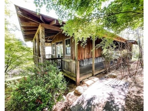 Unique Cypress Cottage Close To Charlottesville With Mountain Views.