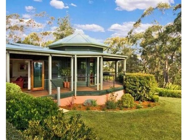 Boronia Cottage 2 Guests B&B Package