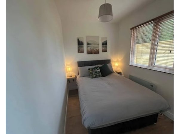 1-Bed Cosy Cottage near Emerald Park - Sleeps 5