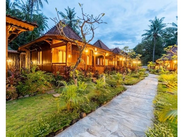 Dani Beach Villa - Beachfront Villas in Tejakula