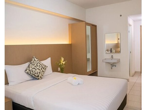 Quintessa Room at Candiland Apartement
