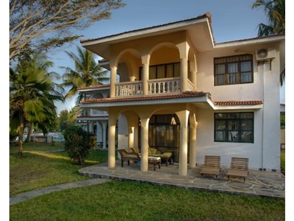 Bahari Dhow Beach Villas