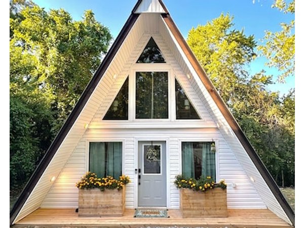 Cozy A-Frame Retreat by Beaver Lake Minutes from Downtown Rogers
