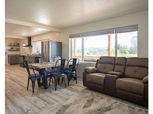 Escape to Alta Vista Retreat a peaceful mountain getaway offering stunning views and a relaxing hot tub. Enjoy a private comfortable stay surrounded