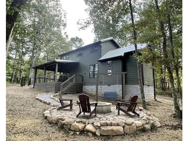 Stunning Cottage Nestled Amidst Trees with Fire Pit in Monteagle Tennessee