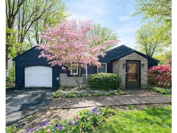 Spacious 4-bed 2-bath ranch in Rochester Game room near RIT and Genesee river.