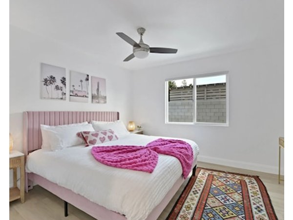 Desert Serenity Retreat: Luxe 4br/4ba Getaway