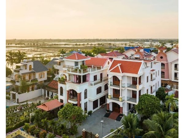 Laurel Tra Que Villas by Hosfen