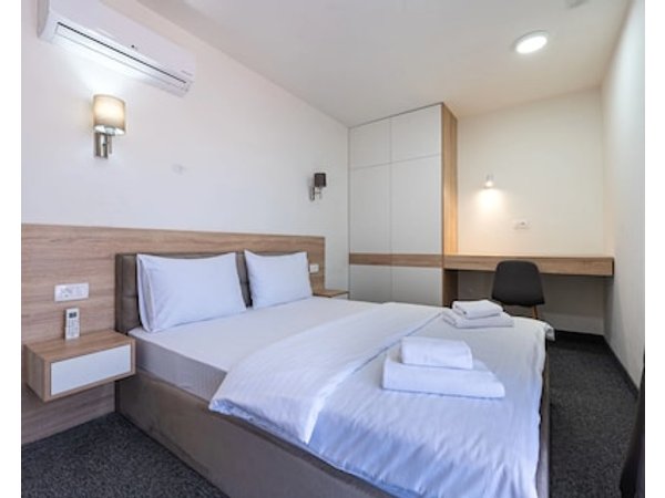 Rooftop Apartments & Rooms