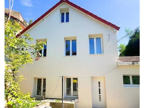 NEW 2 bedroom House 15mins from Paris by Train