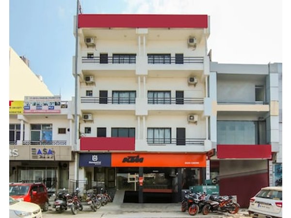 Super OYO Flagship Hotel Dream View Near Omaxe Celebration Mall