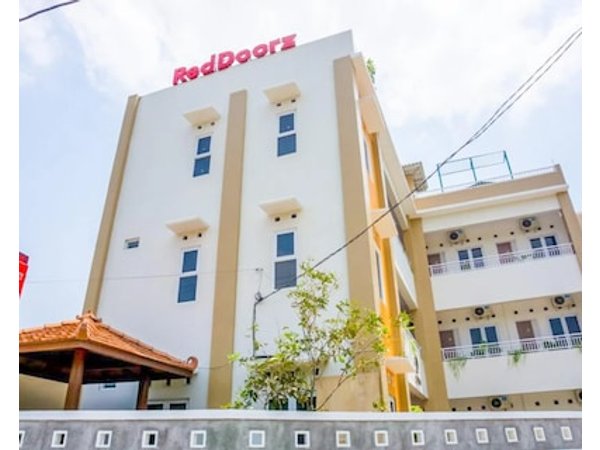 RedDoorz Syariah near Taman Pelangi Monjali