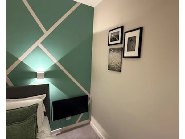 Modern Two Bedroom With Balcony In Manchester City
