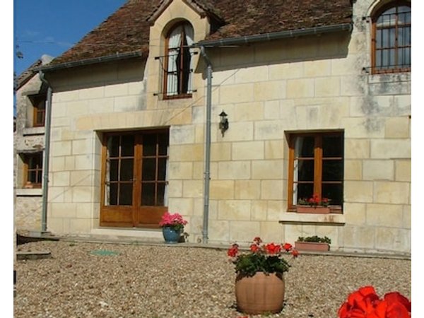 Charming 2 bed self-catering cottage with heated pool & panoramic views.