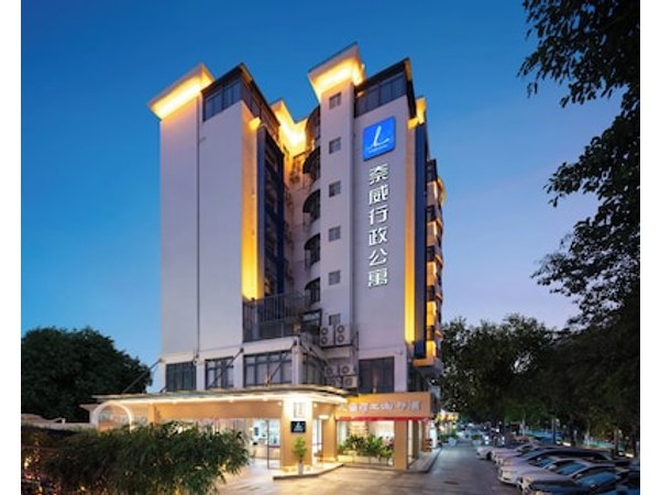Naive L Executive Apartments Coast City
