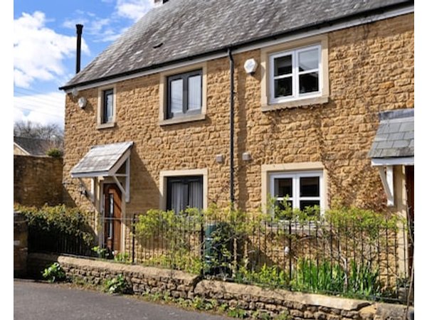 Hollies Cottage Oak (3 bed)
