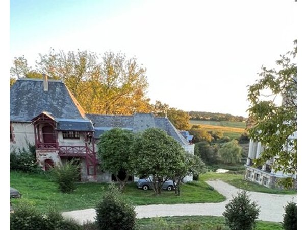 Collectors Cottage. A Little Corner Of Paradise In The Château Grounds!