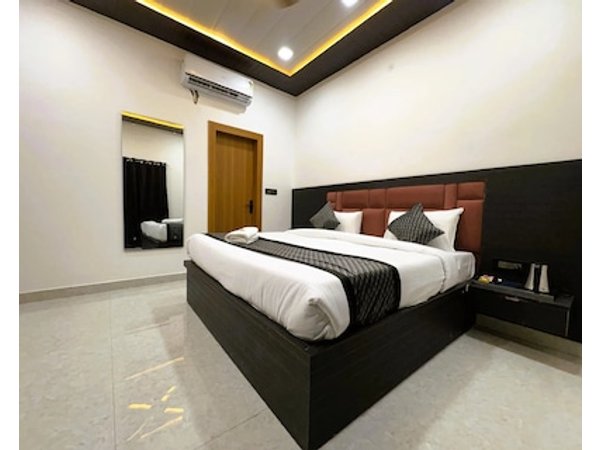 Hotel Pearl Nest Palace