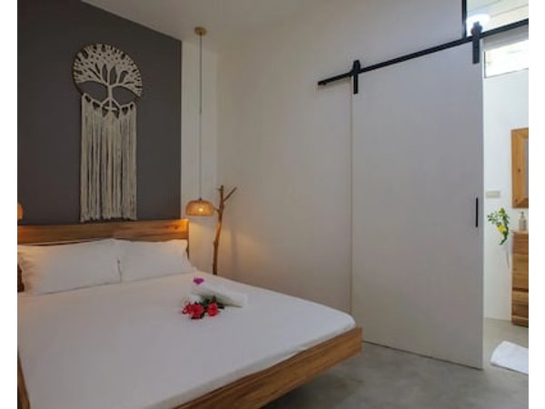 Sip Sunset Hostel and Lounge