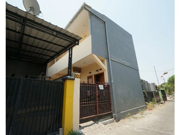 Oyo 93300 Homestay Puri Anggrek Syariah