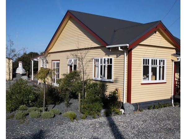 Kowhai Cottage | Pizza Oven | Central - KK2726