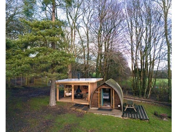 Luxury Cabin with Pergola in Rural Hampshire
