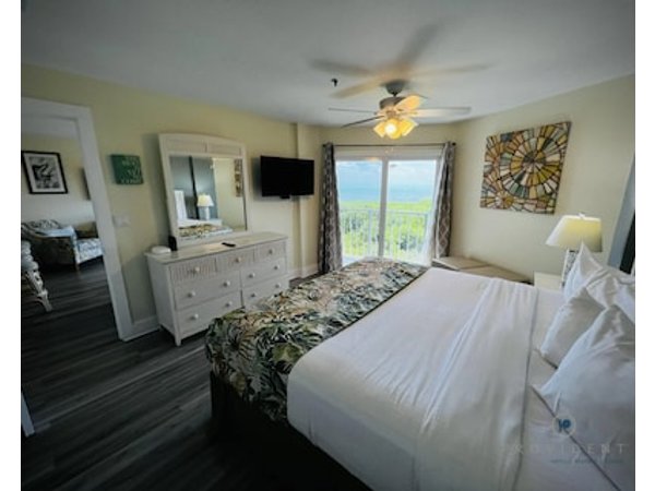 Friends Getaway 2br W/ Ocean View Pool & Beach