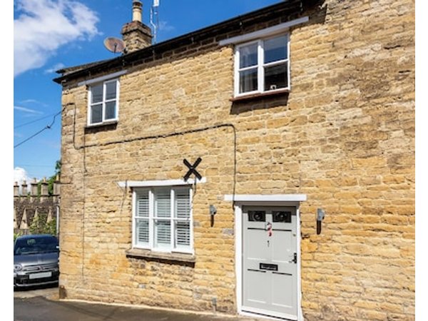 Windsor Cottage - Bolthole in the heart of CN!