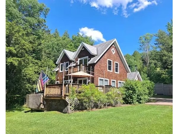 Stowe Cozy Getaway - Hot Tub Mt views & min. to Village & Ski