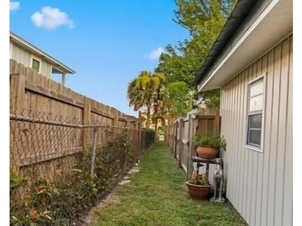 Downtown Bayfront Cottage 7 Miles From Beach