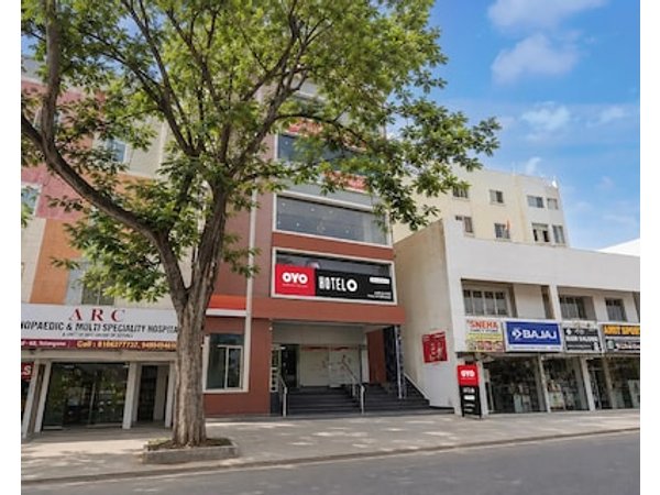 Super OYO Flagship HOTEL R SQUARE