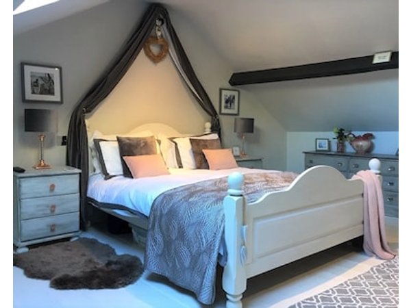 Charming 18th Century Fishermans Cottage In Scarboroughs Old Town