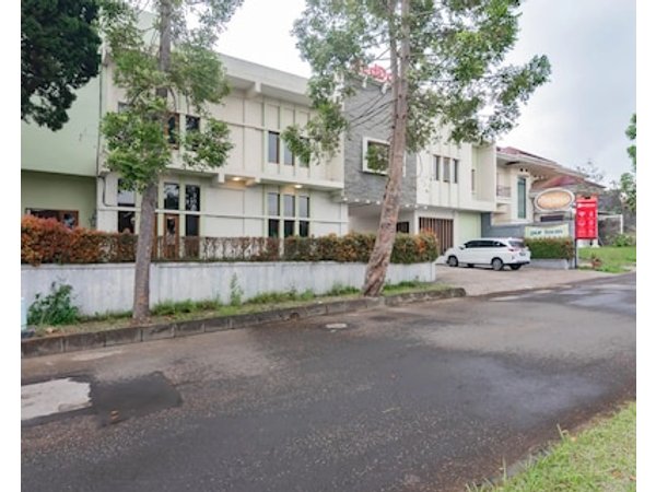 RedDoorz near Lembang Park & Zoo 2