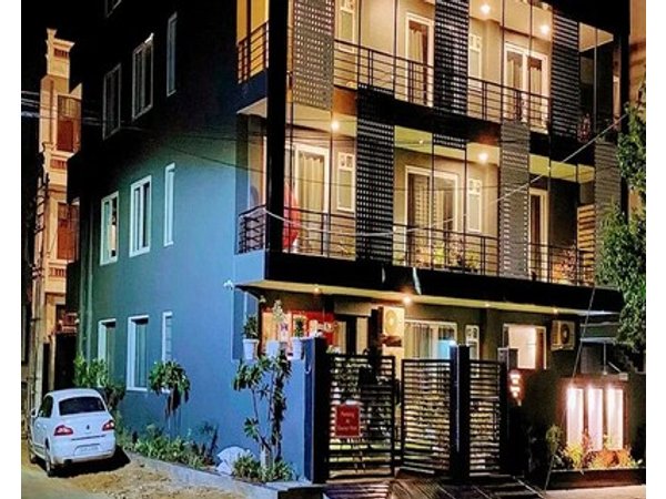 BK Studio And Rooms Near Huda City Centre