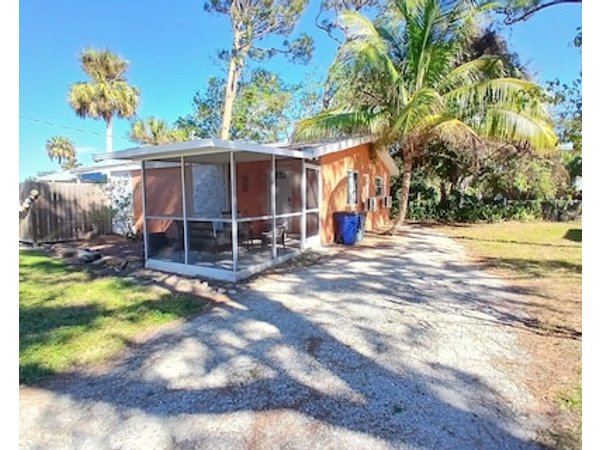 Peaceful Cottage On Imperial River W Dock W&d Kitchen King Bed Can Sleep 4