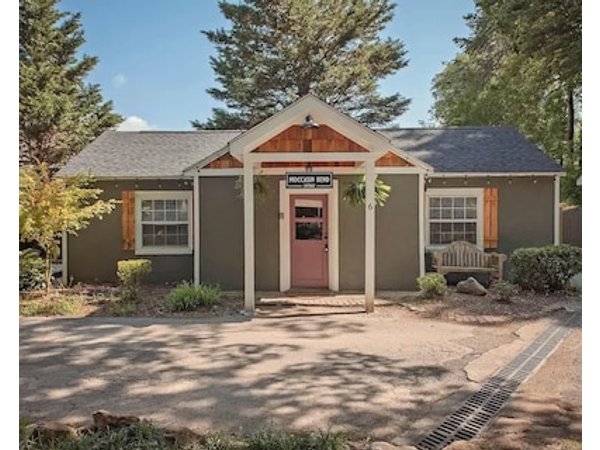 Moccasin Bend Cottage