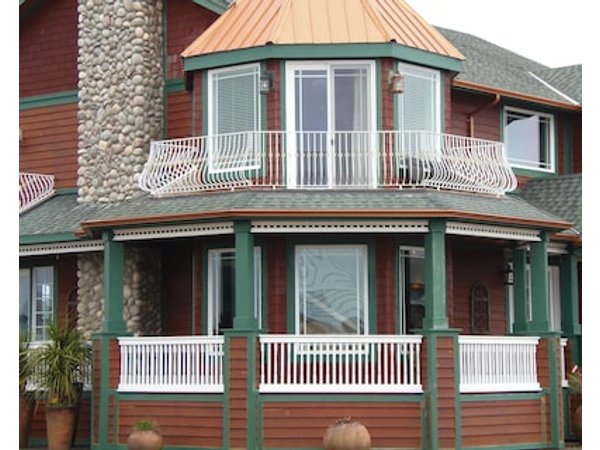 The Collins Inn and Seaside Cottages