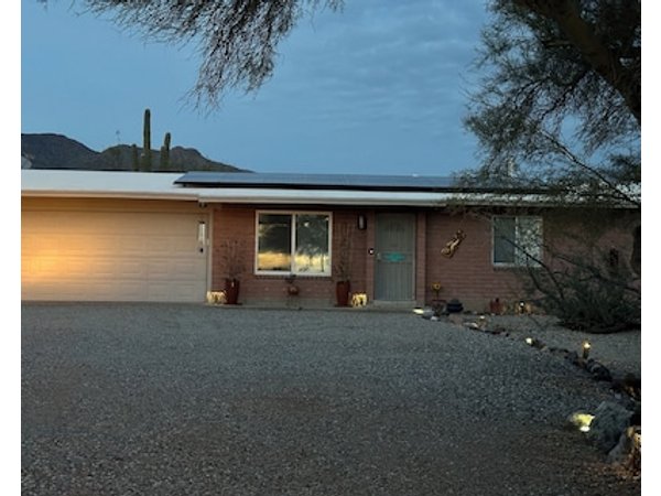3-bedroom house in serene Tucson with mountain views for relaxing stays