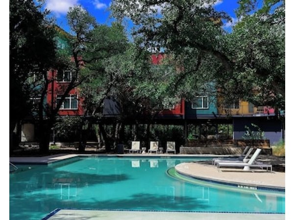 2-bedroom apartment just 15 minutes from Downtown Austin.