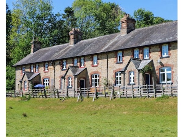 3 Railway Cottages