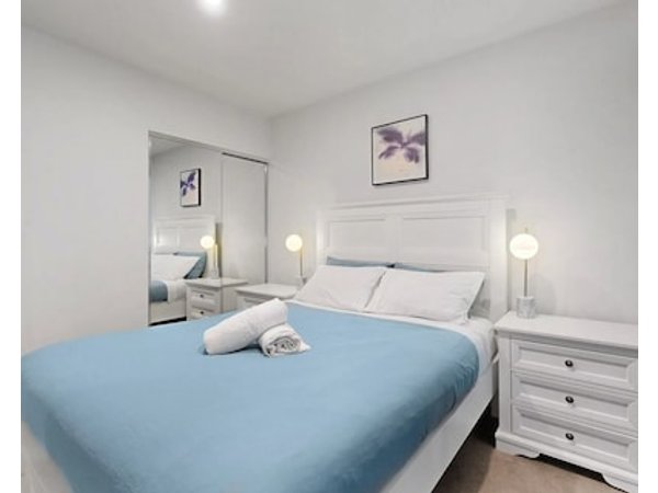 1 Bedroom Located Centrally In South Brisbane With Car Park