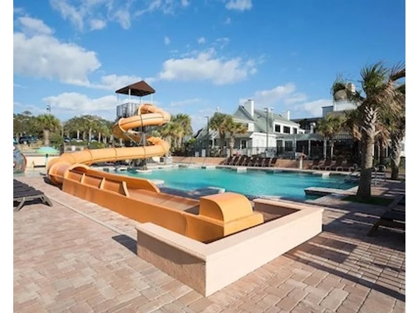 Oceanview Gem Suite: Spacious Coastal Getaway For Eight