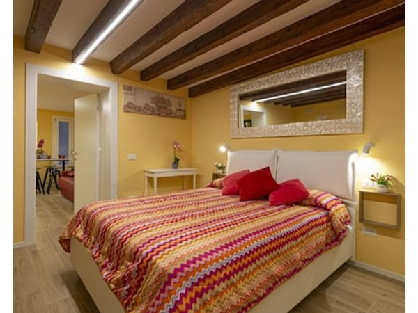 Ninas Accommodations In Venice Center