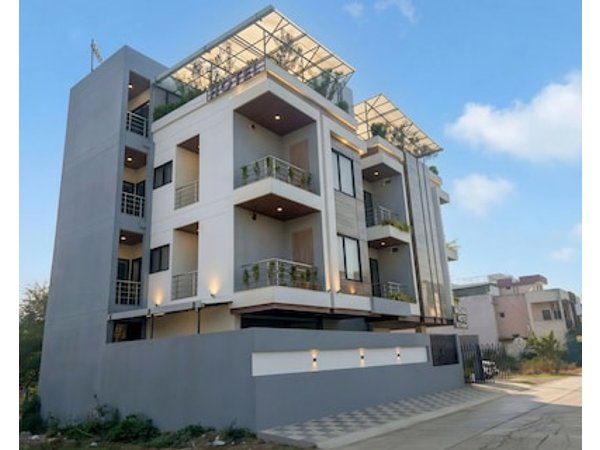 Oyo 829159 Hotel Madhav And Restaurant