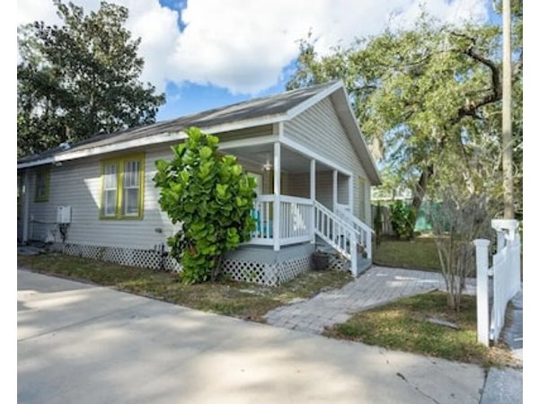 1940 cottage seen on FYI 2bd 2ba