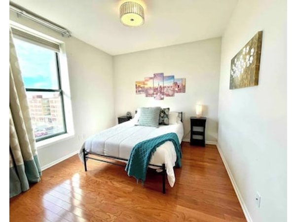 Exquisite Top Floor Condo in Downtown Indianapolis with King Bed
