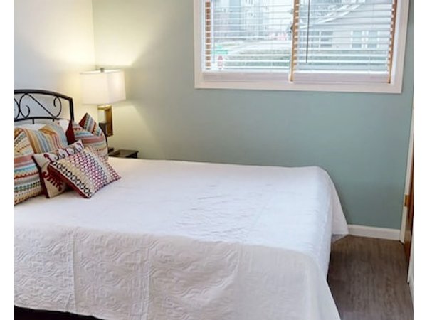 Cozy Bloomington IU Campus Getaway for 2!