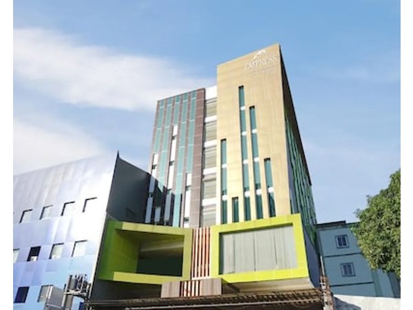 Empress Hotel Makassar City Center by LIFE